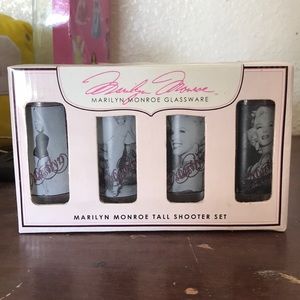 Marilyn Monroe shot glasses